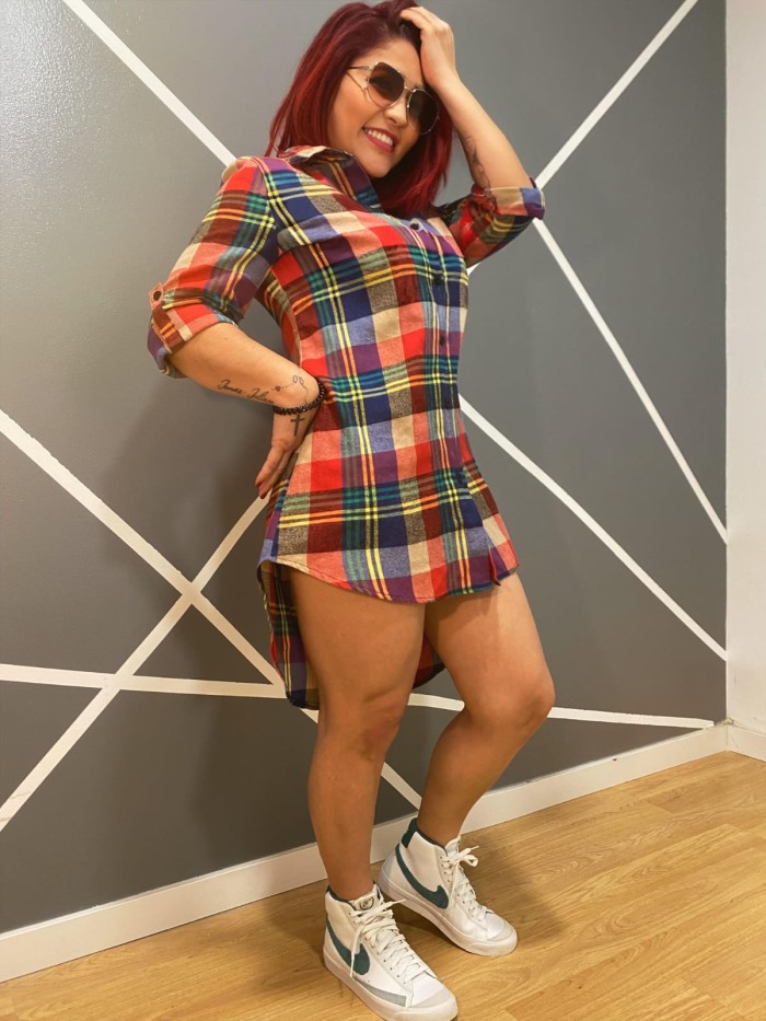 CITAS OCASIONALES CON BELLEZA LATINA PELI ROJA