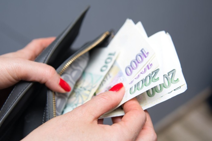 PLAZA DISPONIBLE PARA CHICAS DE 19 A 35 AÑOS