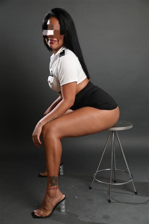 VEN A MI CASA Y HAZME TUYA …