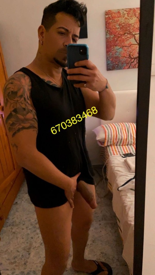 TOP favorito Novedad moreno guapo y cachas, muy simpático y divertido. Ven