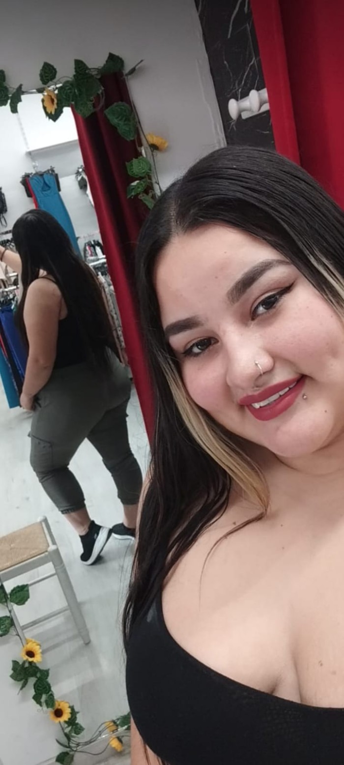 ESTA GORDITA QUIERE LECHE SOY MUY COMPLACIENTE