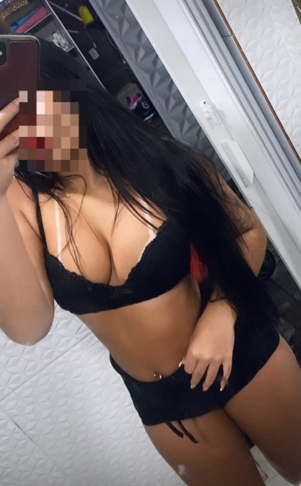 Encantadora y complaciente