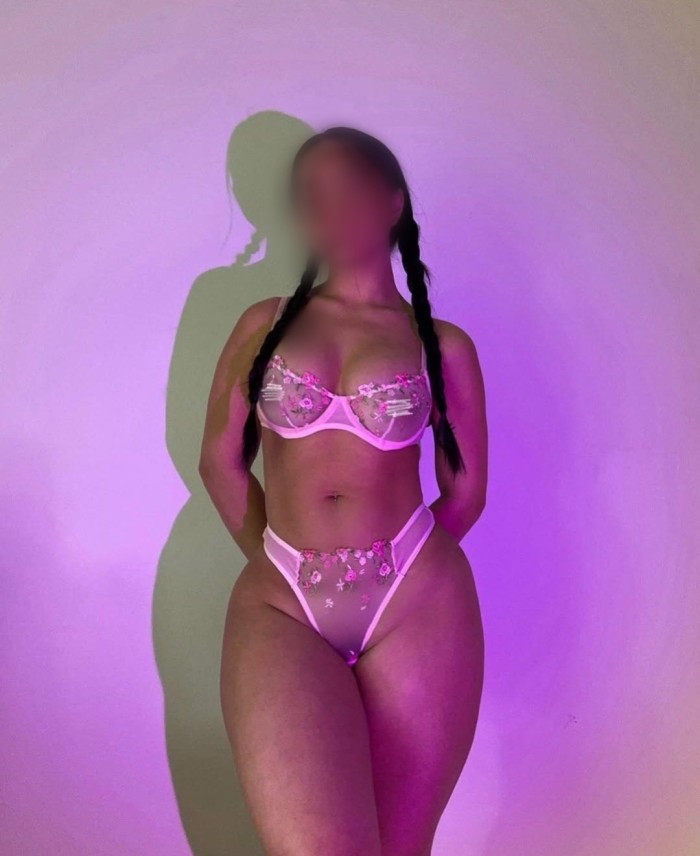 NUEVA RECIÉN LLEGADA FIESTERA SEXO SALIDAS. MASSAG