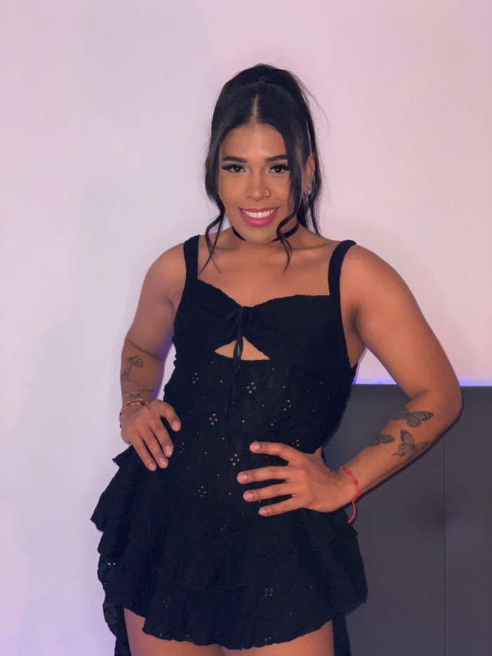 UNA TRANS CALIENTE CON GANAS DE LECHITA.. SALIDAS