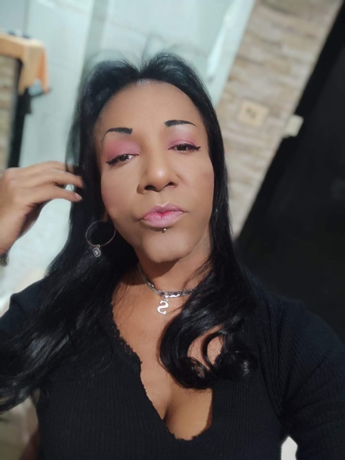 ** TRANS BIEN DOTADA 23CM.. REALES!!!