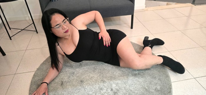 QUIERO PERDERME EN TU ORGASMO SOY MADURITA
