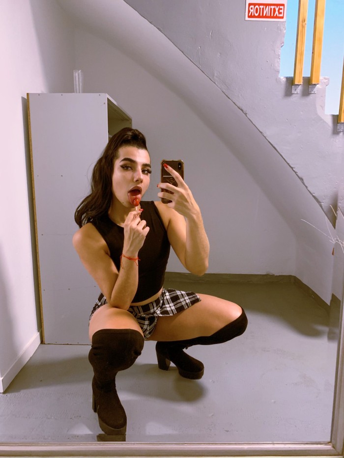 MEGAN TRANS CON POLLON VENOSO TRAGA LECHE Y BABOSO