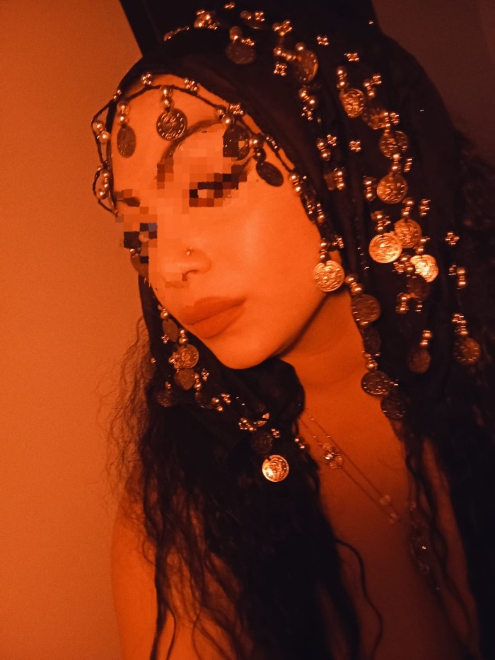 UNA ARABE CALIENTE Y SEDUCTORA