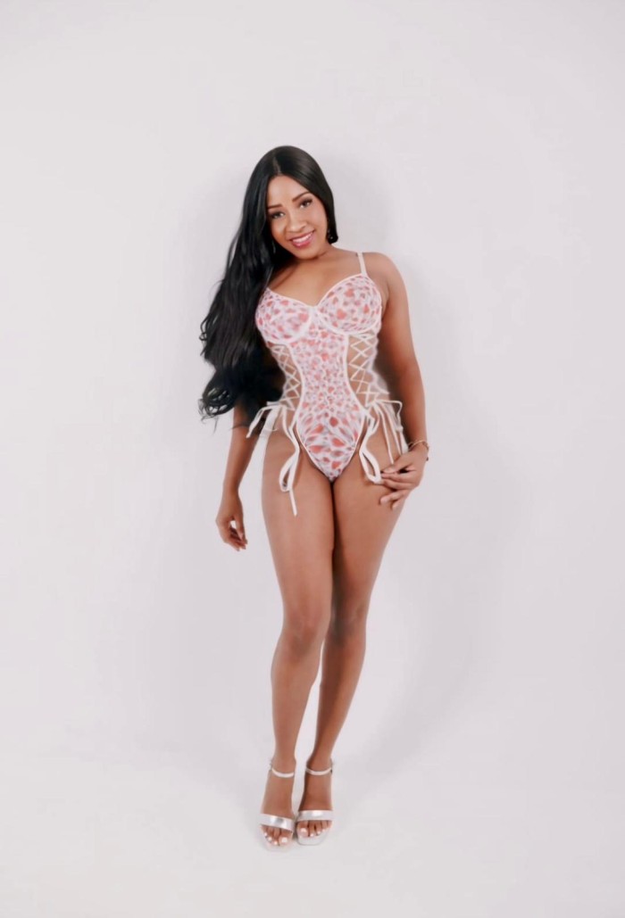 ESTOY CALIENTE QUIERO FOLLAR EN TODAS LAS POSICION