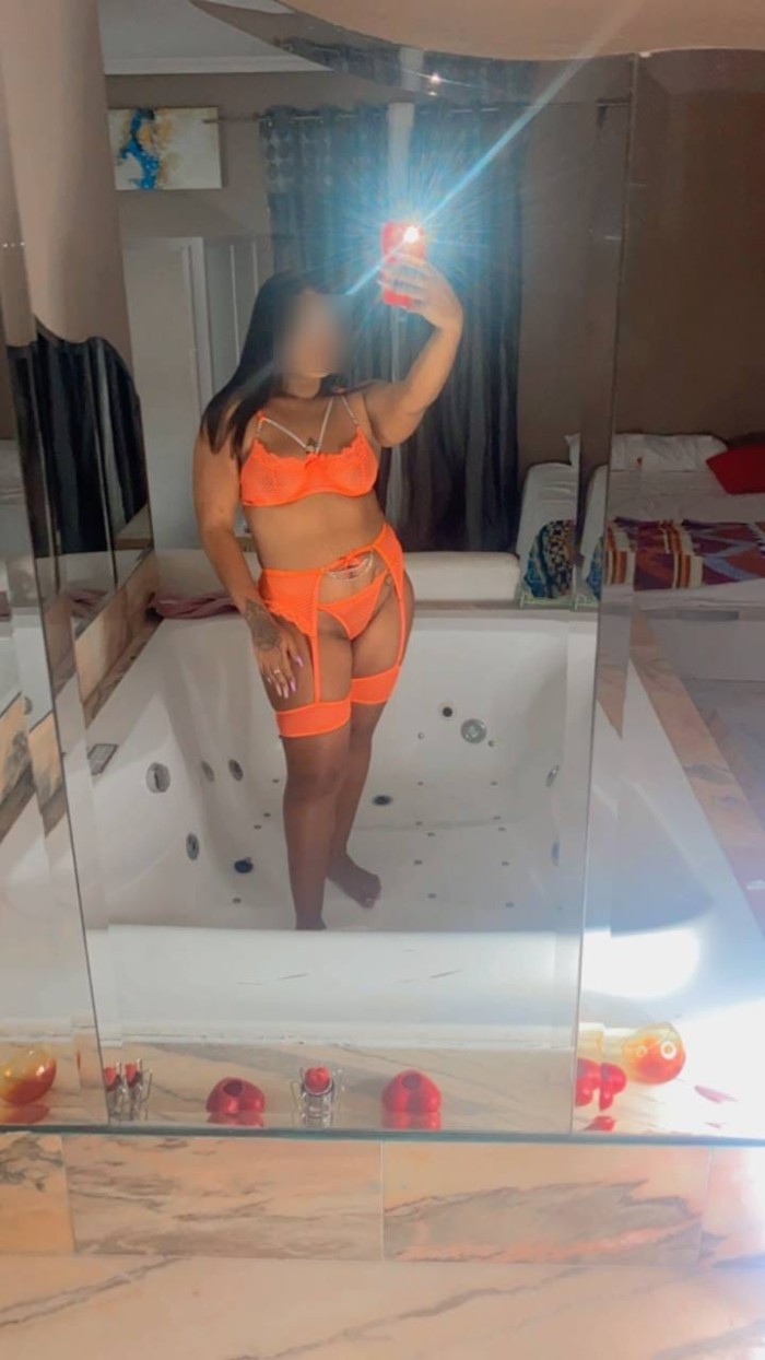 KELLY UN BOMBOM DELICIOSO, MULATA MUY SENSUAL