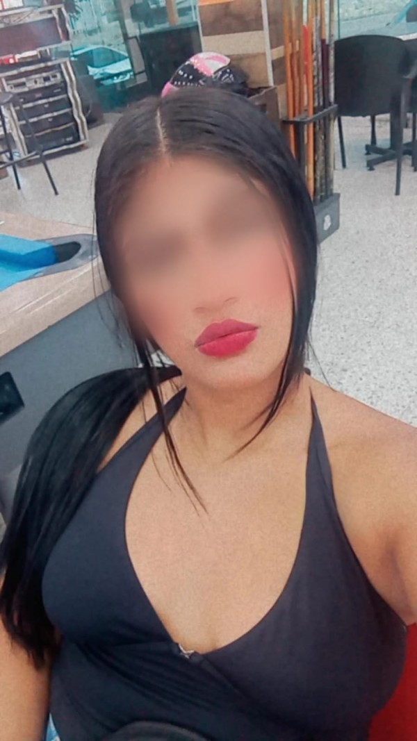 Jovencita cachonda, busco macho que folle duro