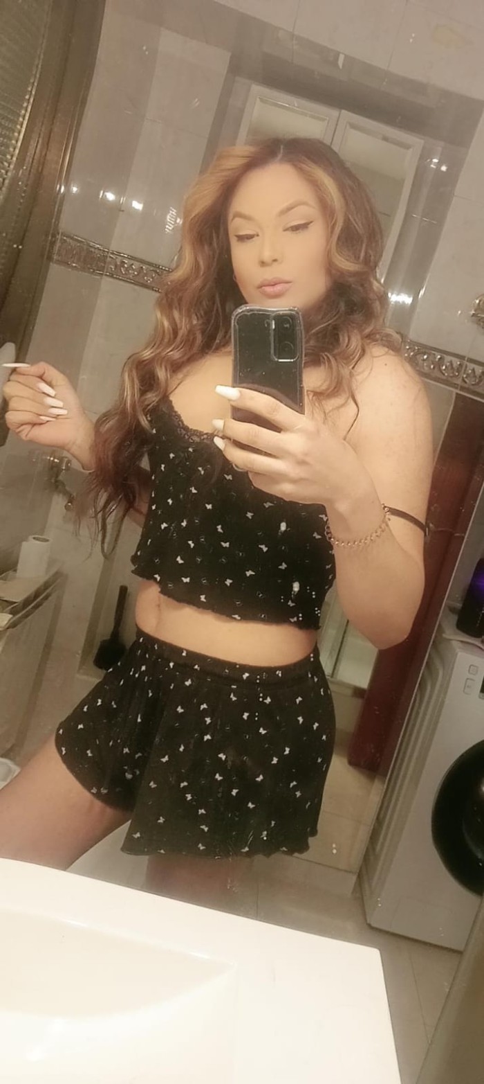 TE VOY A BESAR DE PIES A CABEZA ¡SOY TU FANTASÍA!