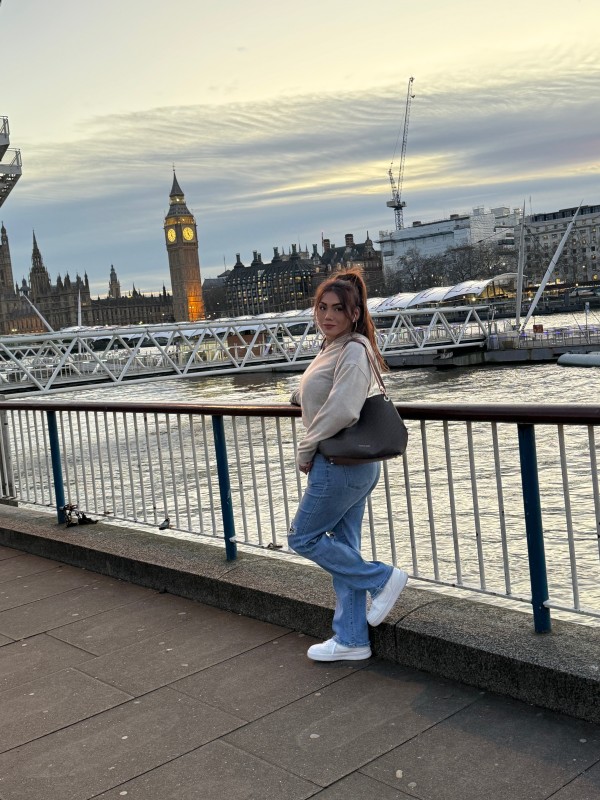 Modelo Trans tan tierna como lujuriosa y fiestera