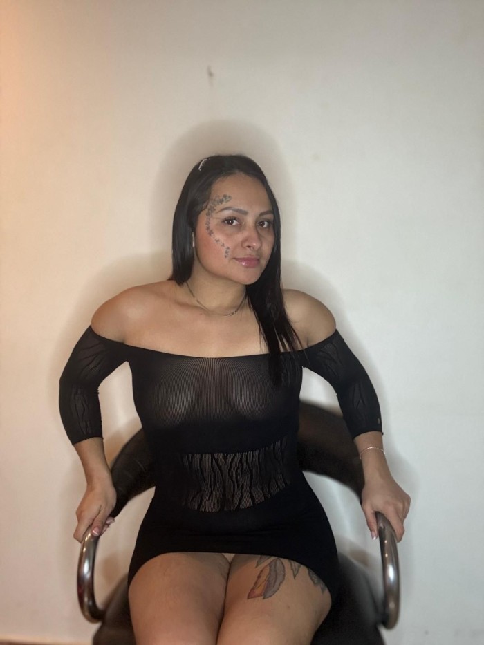 LATINA CALIENTE EN BUSCA DE PLACER RICO