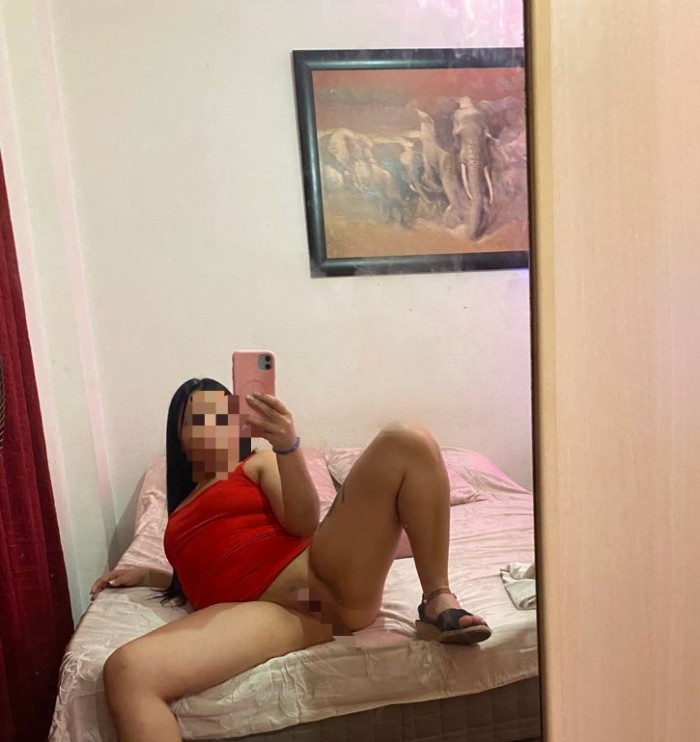 SOY UNA PERRA EN CALOR QUIERO QUE ME LO METAN x 40