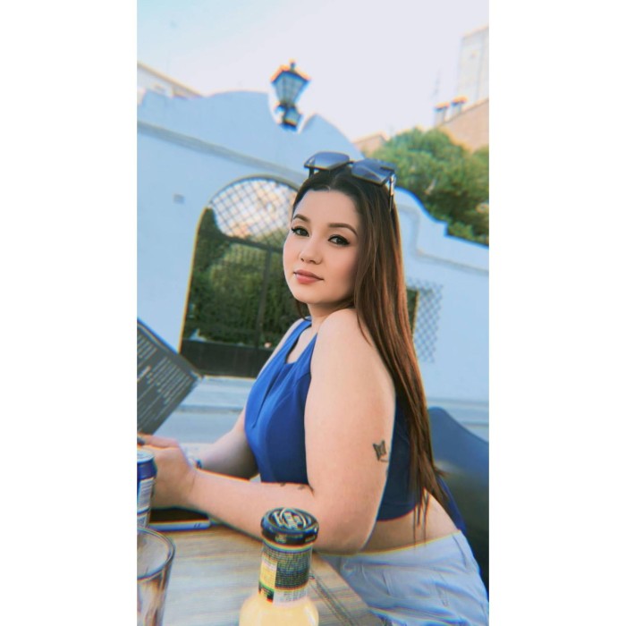 HERMOSA OCURRENTE Y ATREVIDA