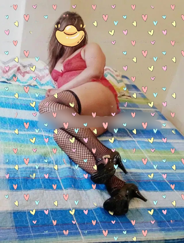 Dama madurita elegante complaciente