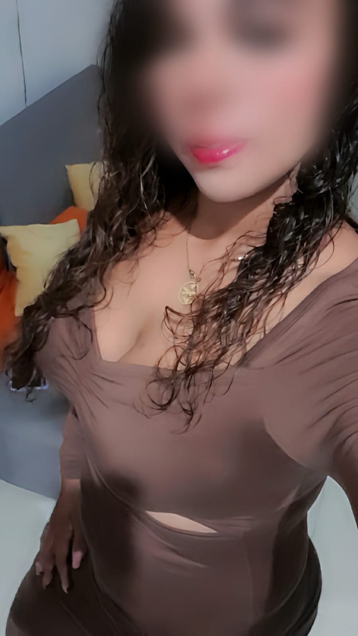 Soltera jovencita busco macho que me monte