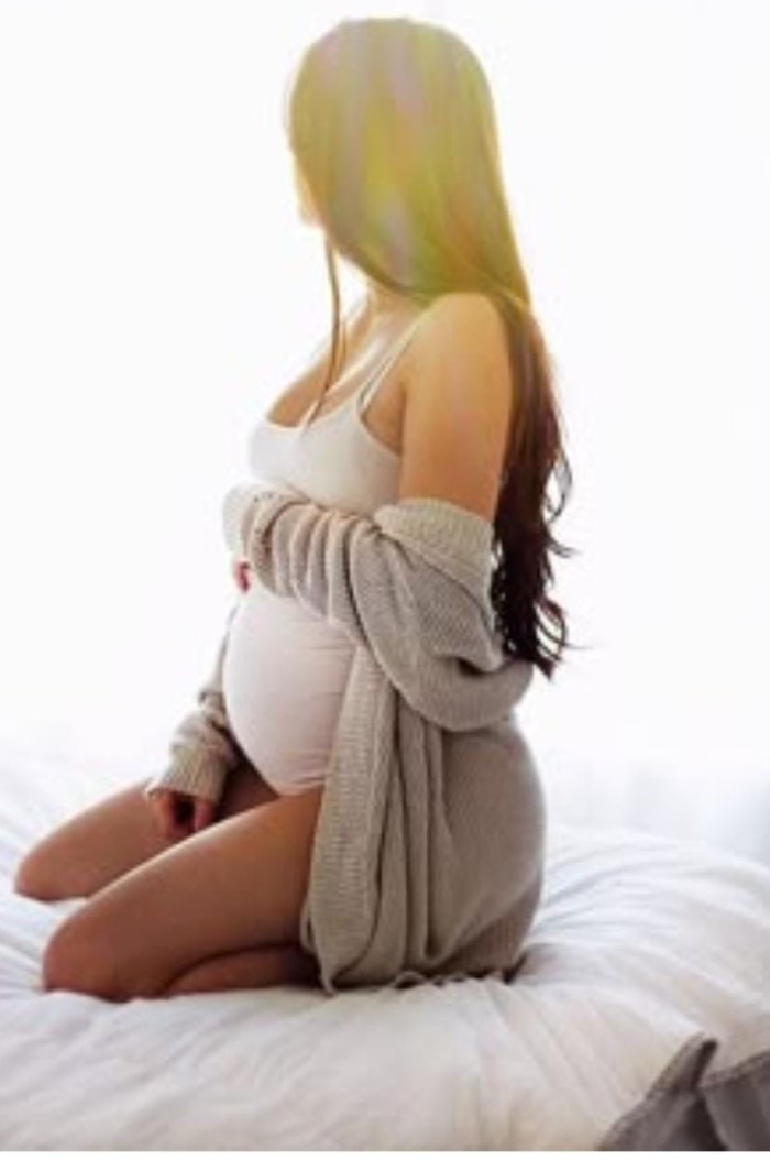 Sofía preñada morbosa juguetona inplicada