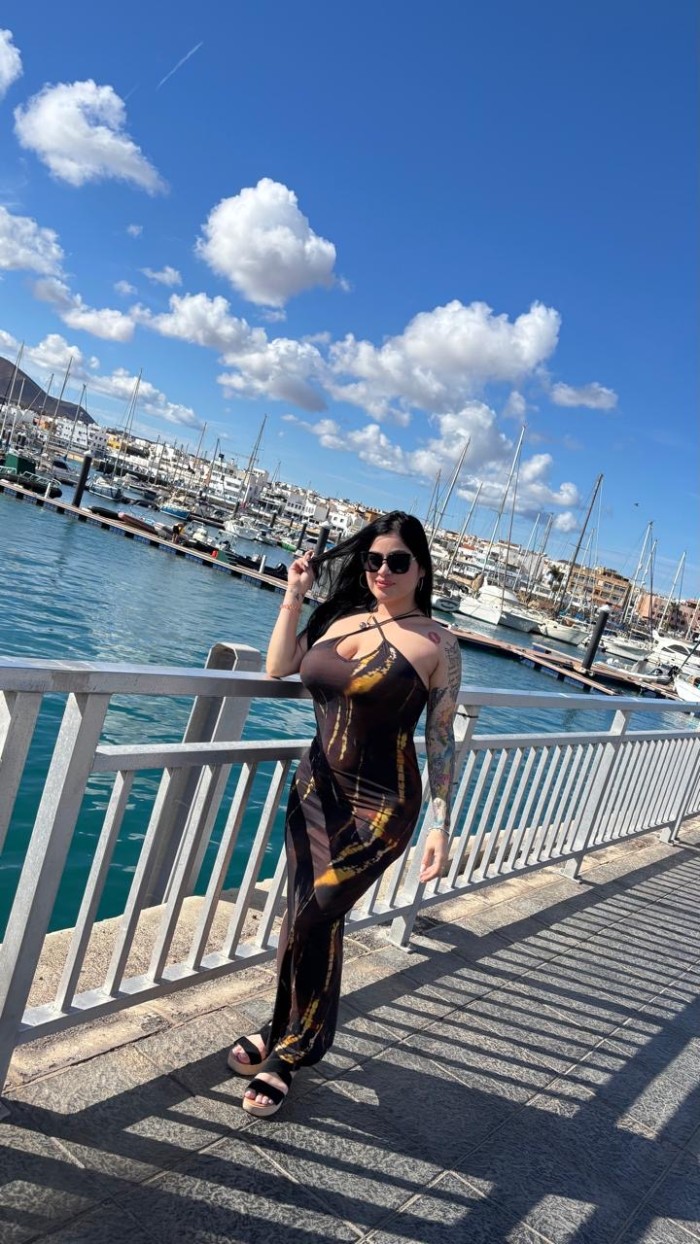 Ámbar, preciosa joven morenaza novedad en Lloret d