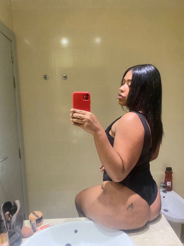 VENEZOLANA, SEXY, CALIENTE Y BIEN CACHONDA…