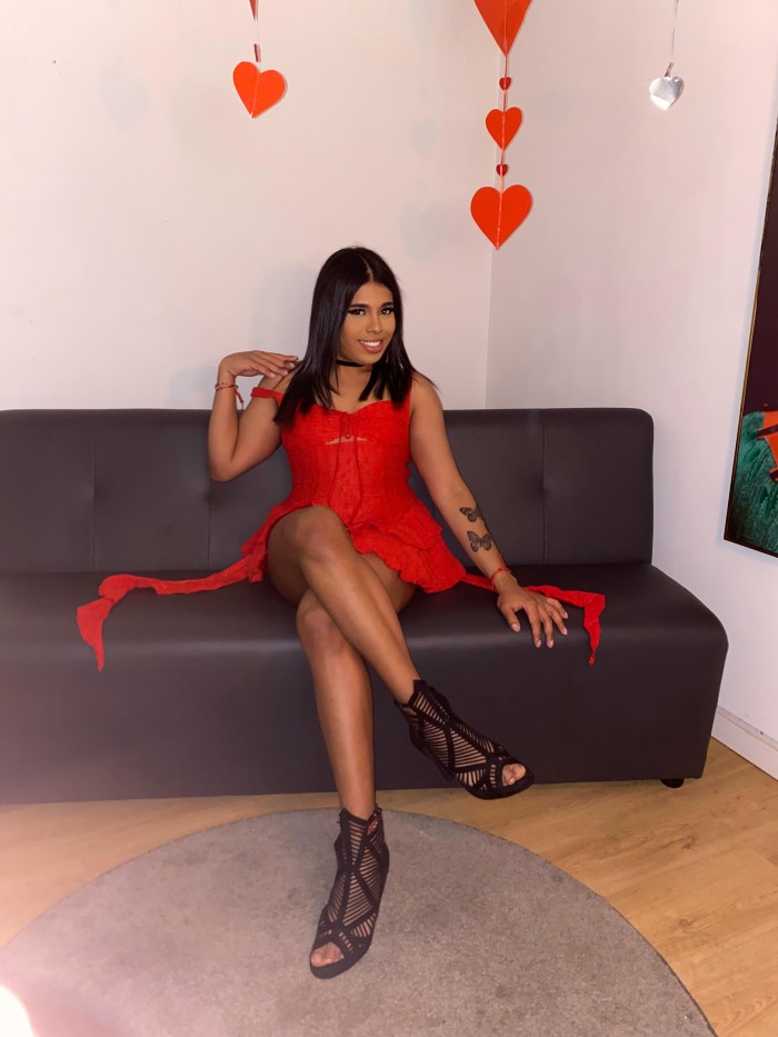 VEN A CELEBRAR SAN VALENTIN CON LA CHICA TRANS DE
