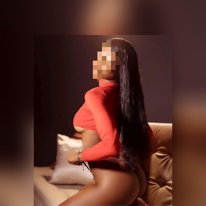 Lorca Eva morenaza Colombiana cariñosa educada