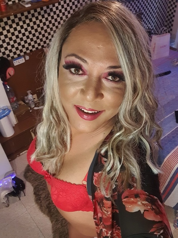 brasileña disponible por Denia las marinas