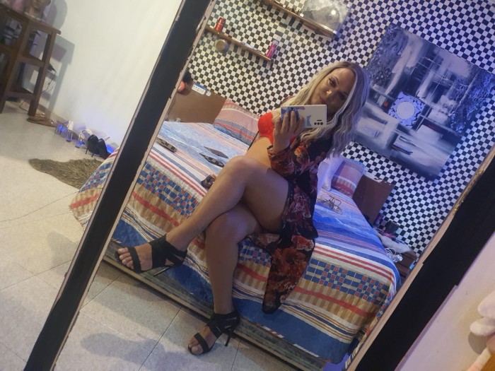 brasileña disponible por Denia las marinas