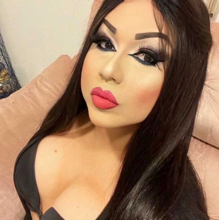 VEN A SACARME TODA LA LECHE, PERRA DOMINA MUY CERDA EXPERTA VIOLANDO BOCAS