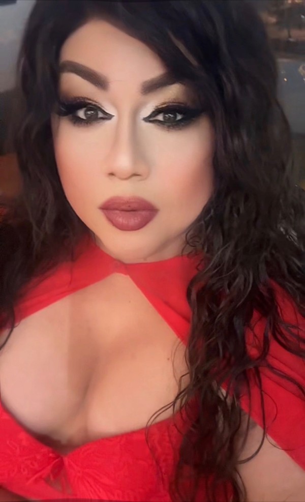 VEN A SACARME TODA LA LECHE, PERRA DOMINA MUY CERDA EXPERTA VIOLANDO BOCAS