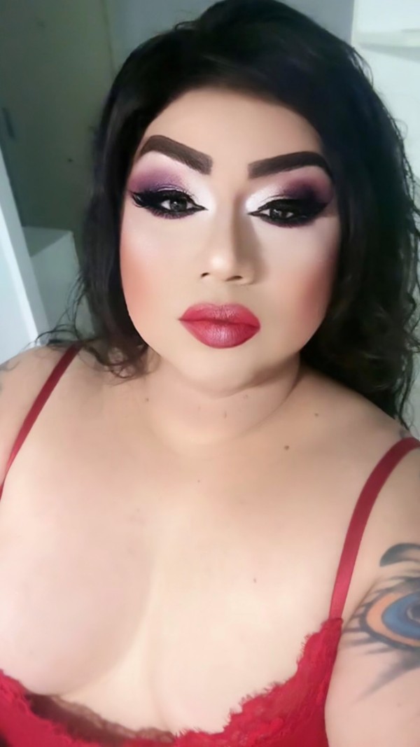 VEN A SACARME TODA LA LECHE, PERRA DOMINA MUY CERDA EXPERTA VIOLANDO BOCAS