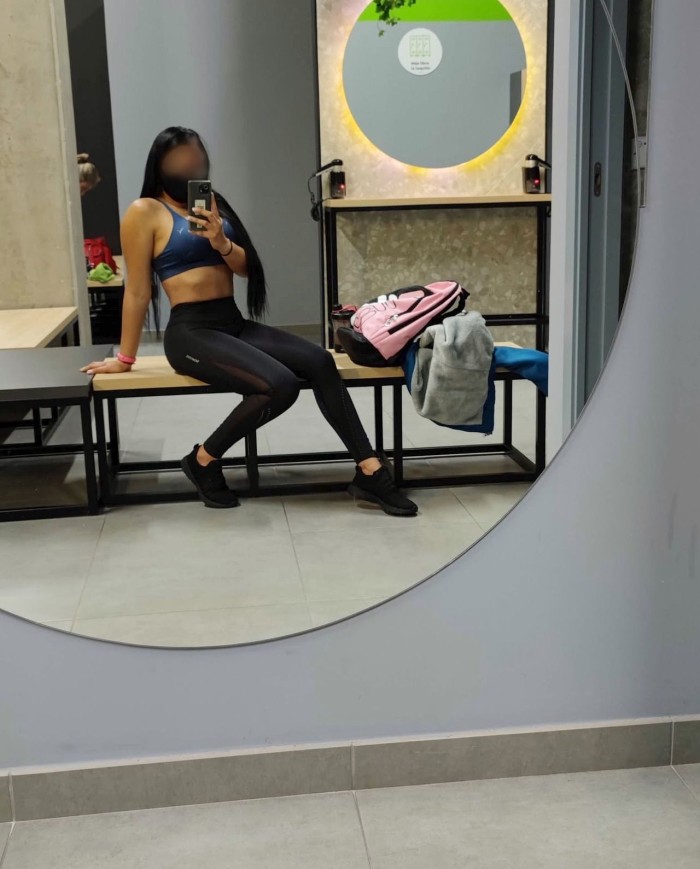 BIEN GUARRA VEN Y ME COMES EL COÑITO