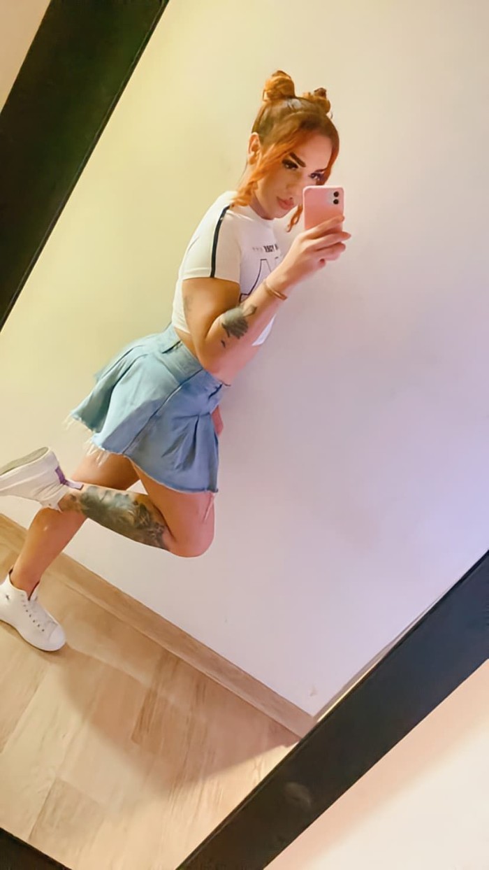 CHICA TRTANS CON GANAS DE TOMAR LECHITA