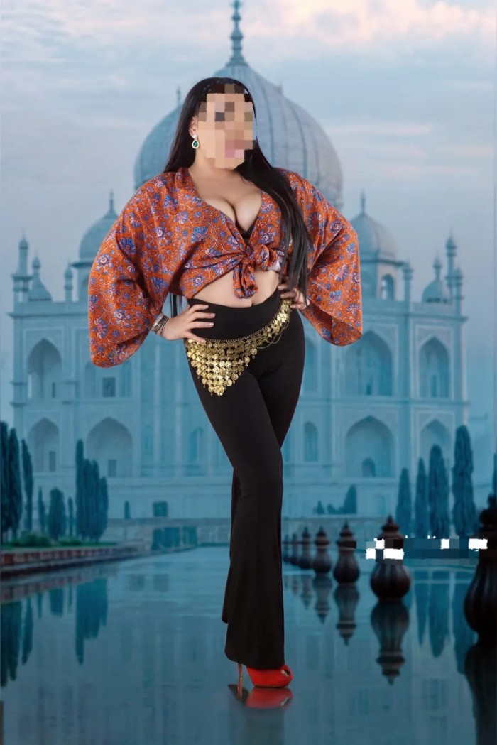 UNA ARABE CALIENTE Y SEDUCTORA