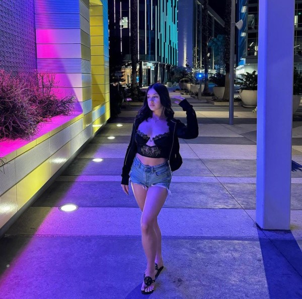 AQUI MUJERCITA GUAPA CON CLASE CARIÑOSA IMPLICADA BIEN FIESTERA