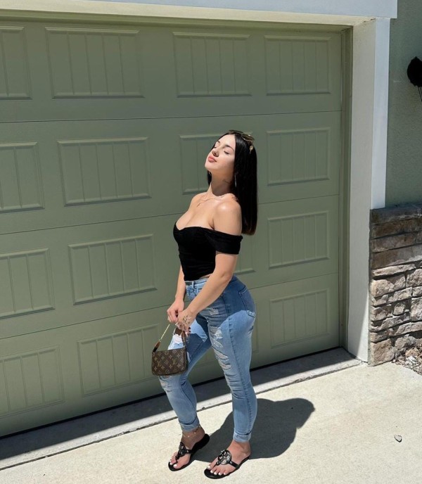 AQUI MUJERCITA GUAPA CON CLASE CARIÑOSA IMPLICADA BIEN FIESTERA