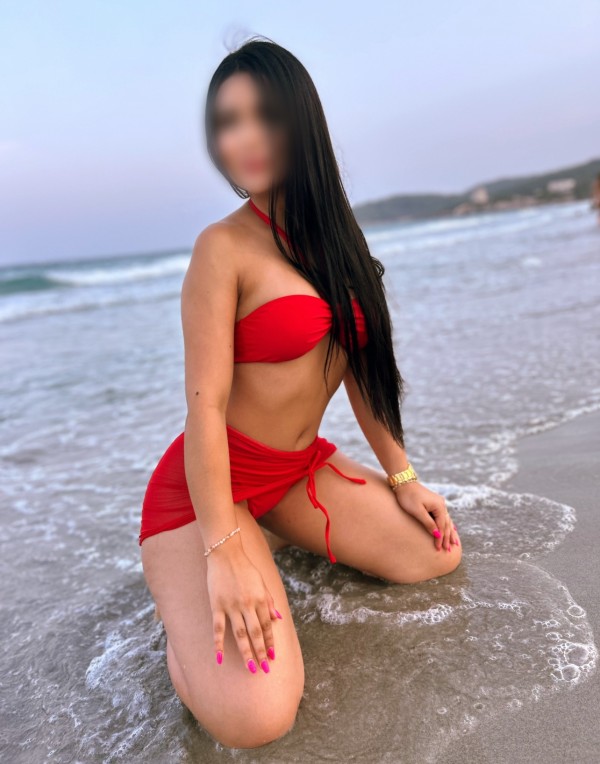 Soy Jennifer joven colombiana preciosa recién llegada