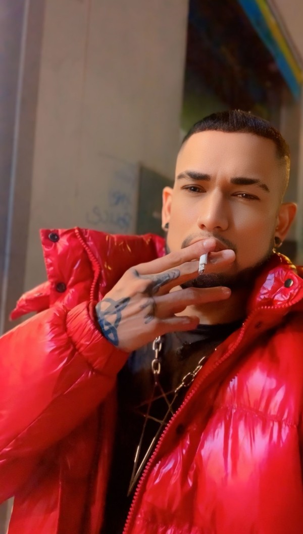“BARCELONA “ MACHO BISEXUAL MASAJISTA CAÑERO BIG TOP “MANOS, PIES GRANDES