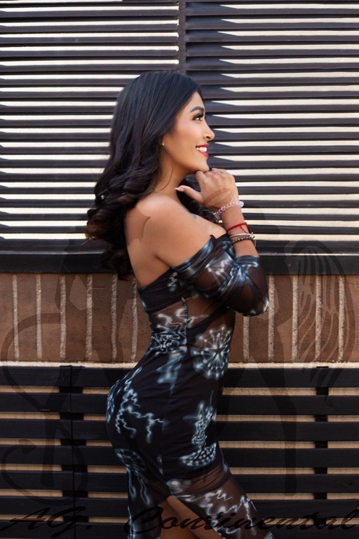 Lidia divertida masajista