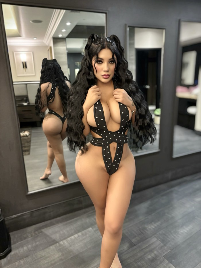 Latina exótica nalgona fitness caliente 24/7
