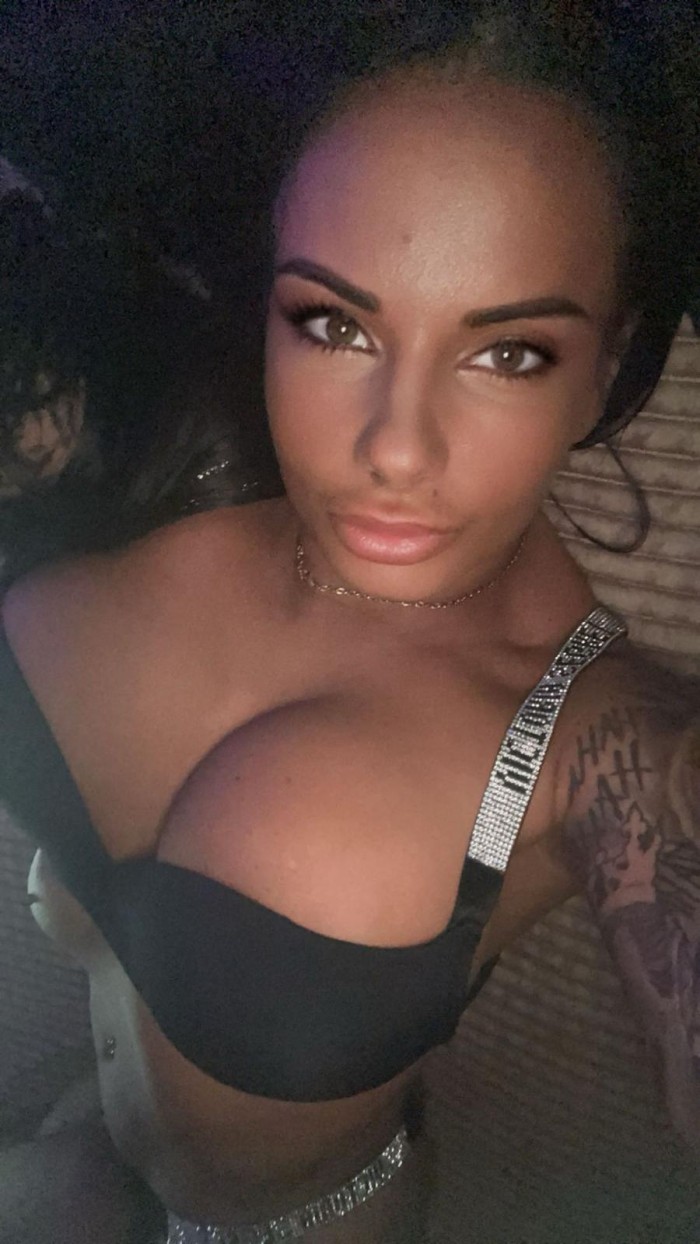 Aisha: La Encantadora Húngara en costa Adeje