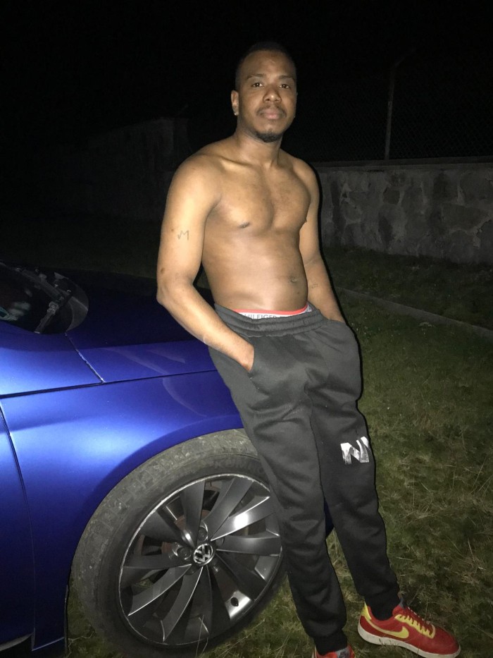 Dispuesto a complacerte en tus fantasía