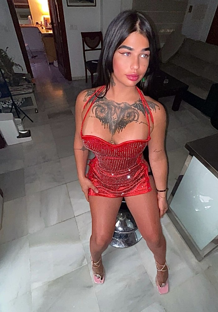 Tu. Angelical. Y atrevida. Diabla pecadora. De hombres