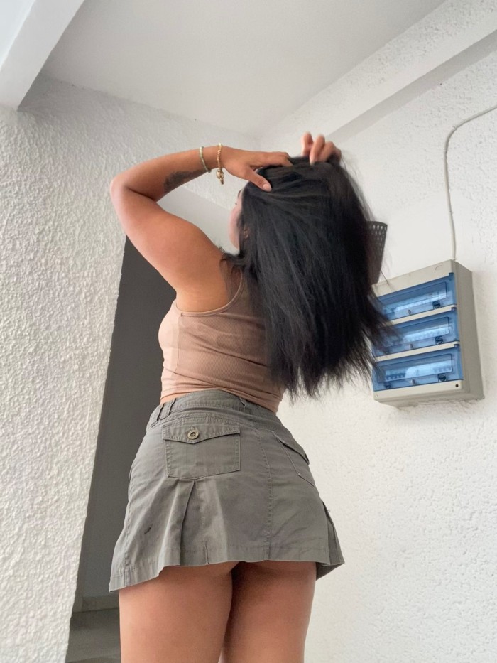 HAZ QUE ME CORRA A CHORRO CON UN RICO 69