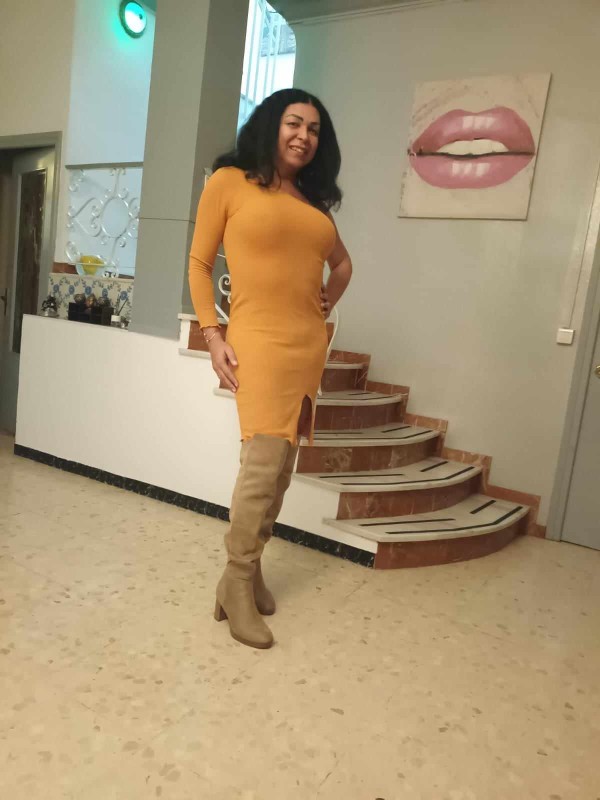 TRAVESTI MORENAZA VERSÁTIL BRASILENA VICIOSA ..