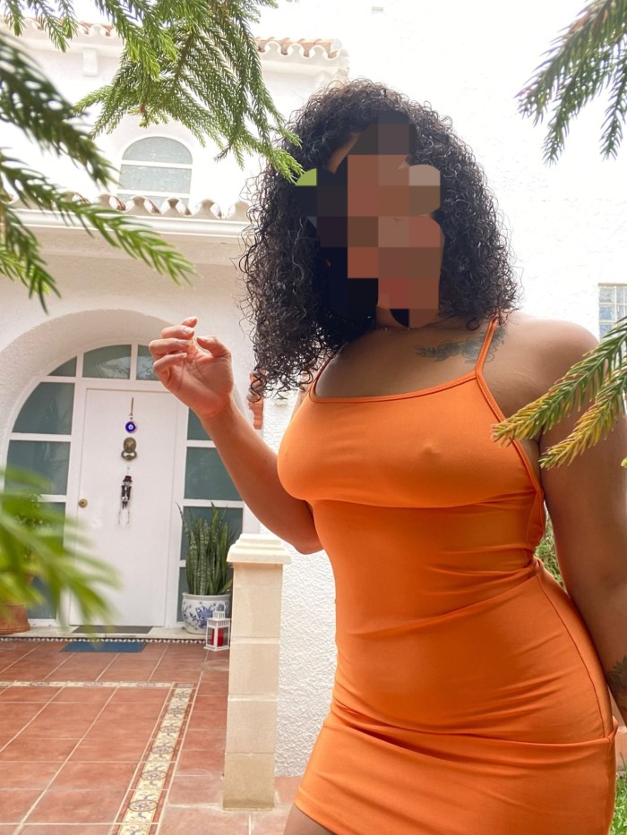 HAGAMOS UNA VIDEOLLAMADA CALIENTE ESTOY DESNUDA