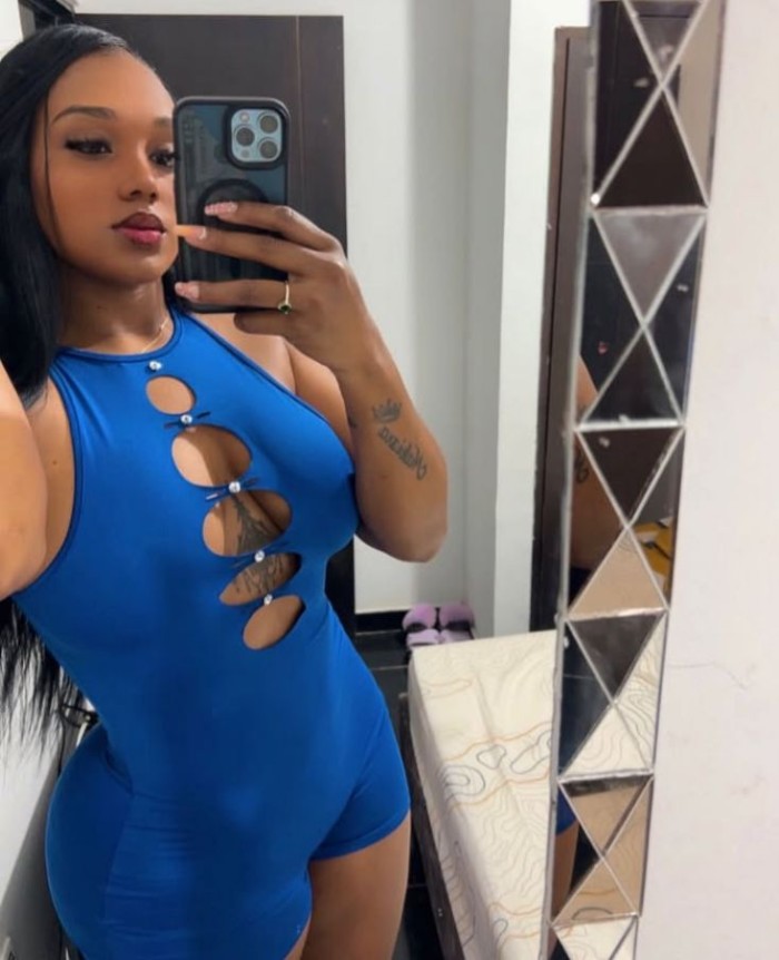 Preciosa escort latina muy completa