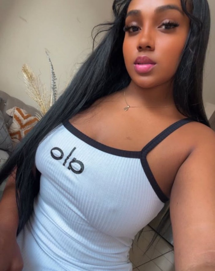 Preciosa escort latina muy completa