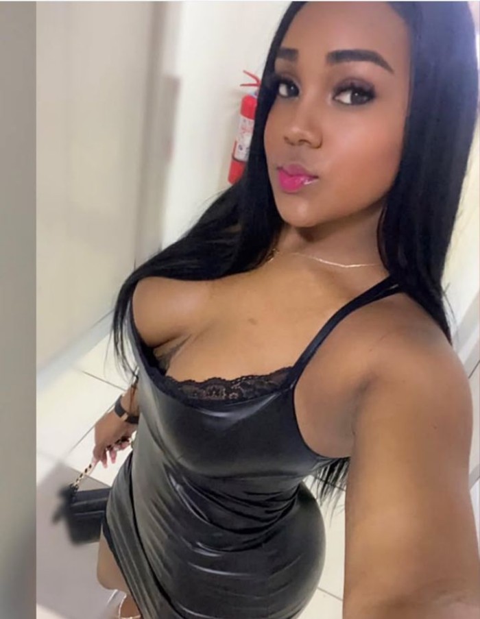 Preciosa escort latina muy completa